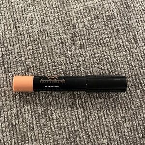 MAC Patentpolish Lip Pencil in the shade Innocent. New!!